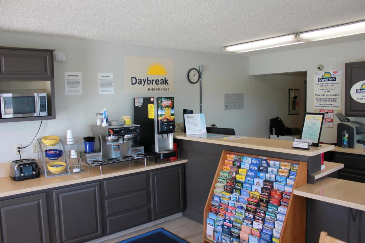 Days Inn By Wyndham Barstow Esterno foto