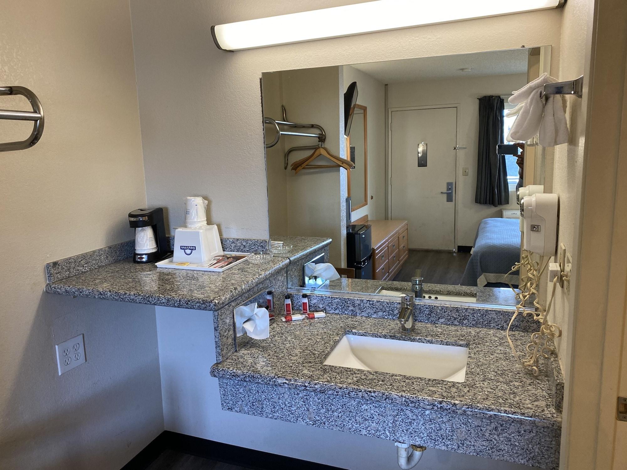 Days Inn By Wyndham Barstow Esterno foto