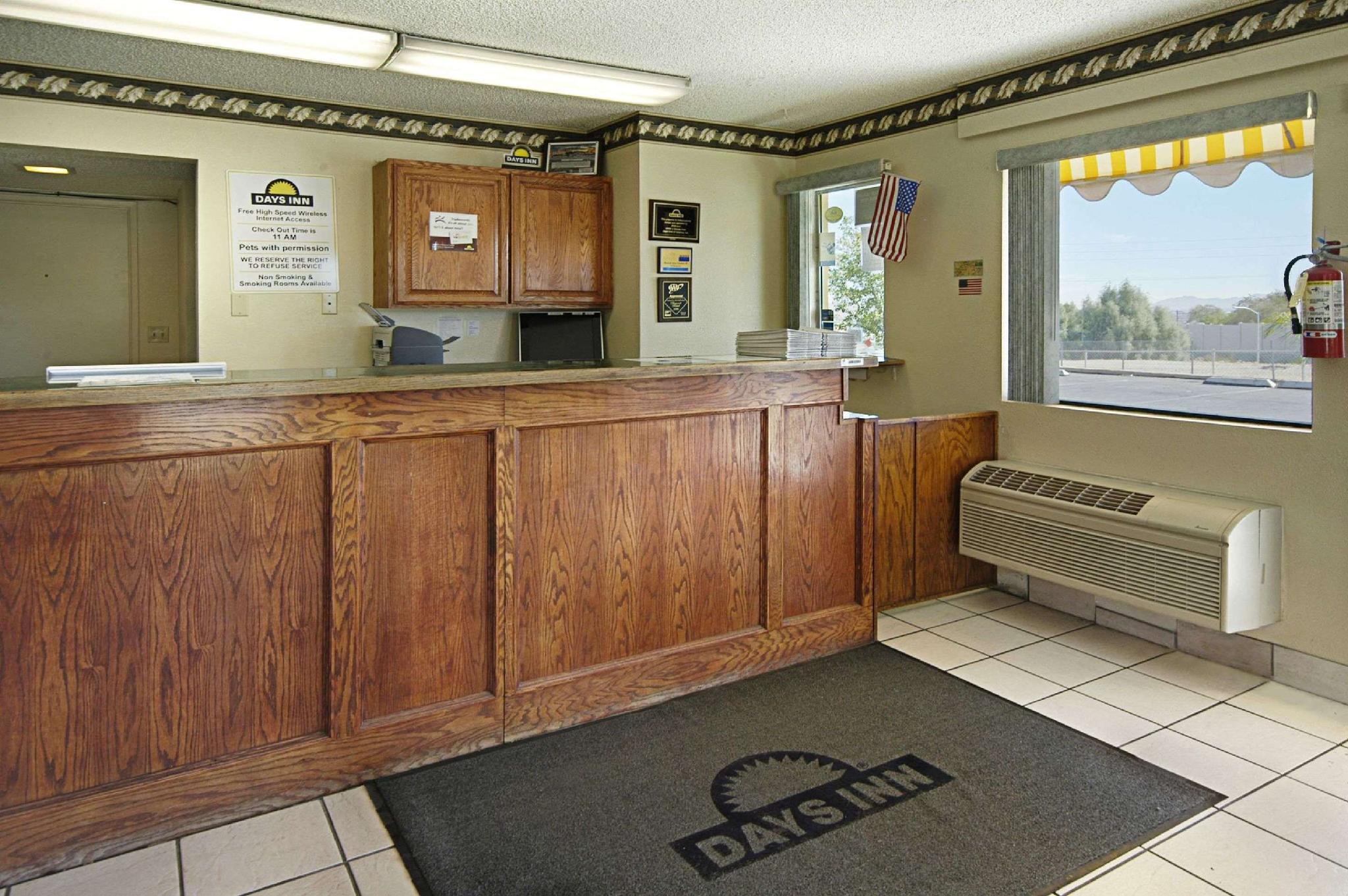 Days Inn By Wyndham Barstow Esterno foto
