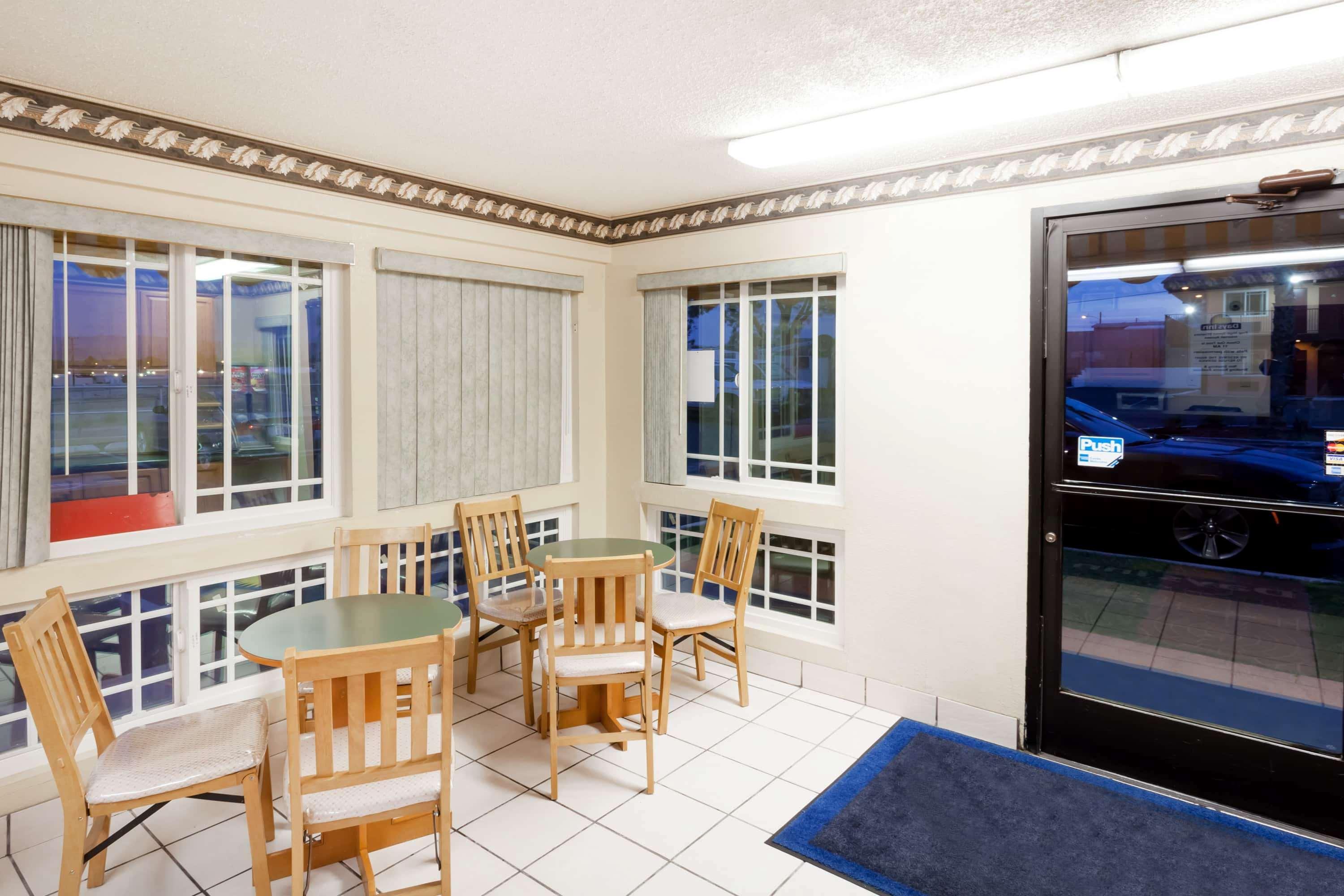Days Inn By Wyndham Barstow Esterno foto