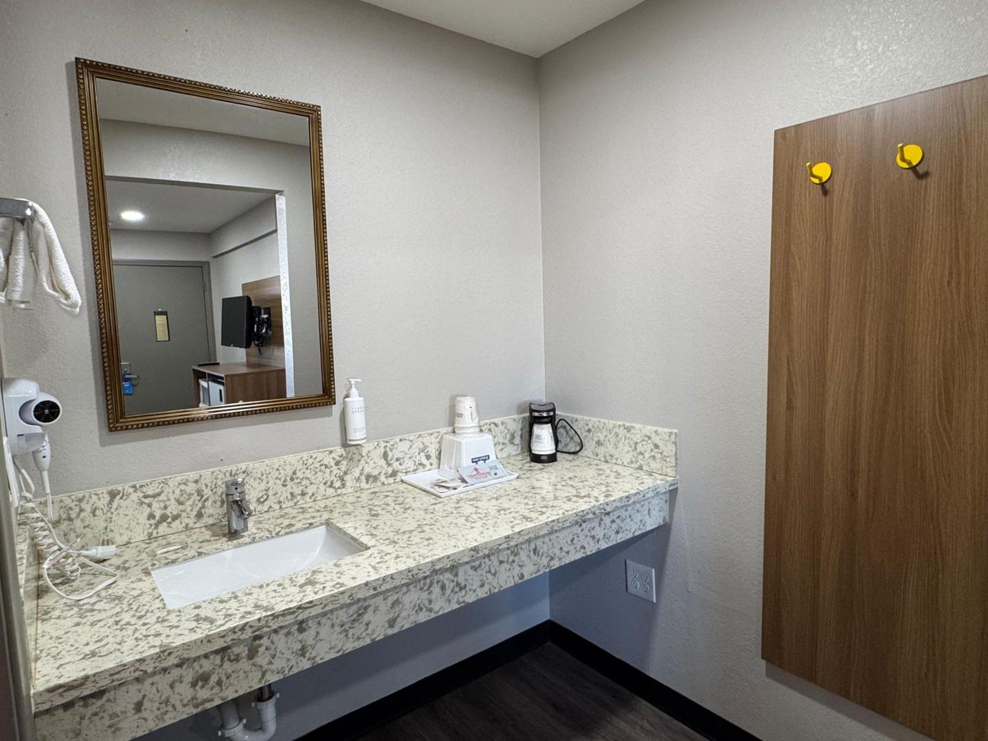 Days Inn By Wyndham Barstow Esterno foto
