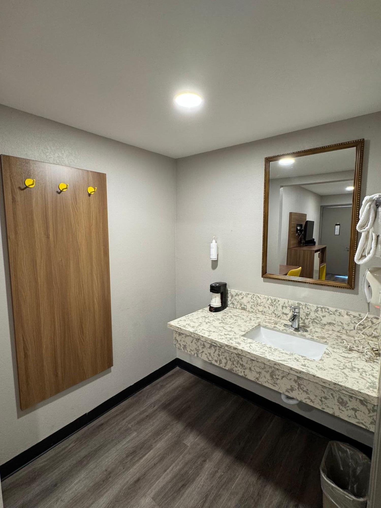 Days Inn By Wyndham Barstow Esterno foto