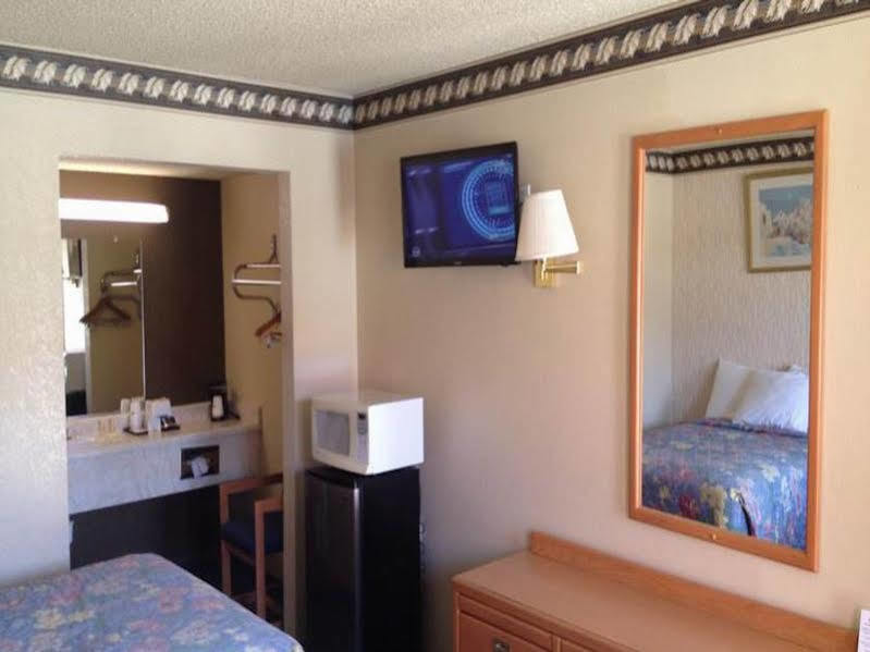 Days Inn By Wyndham Barstow Esterno foto